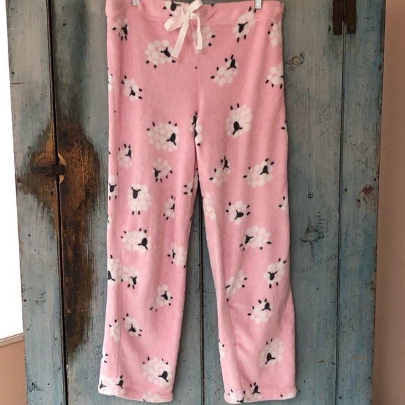 Count your sheep before you sleep! Warm & cute fleece pink pj’s with sheep - Picture 2 of 10